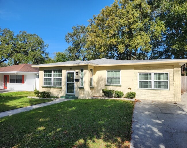 property at 313 W Palm Dr