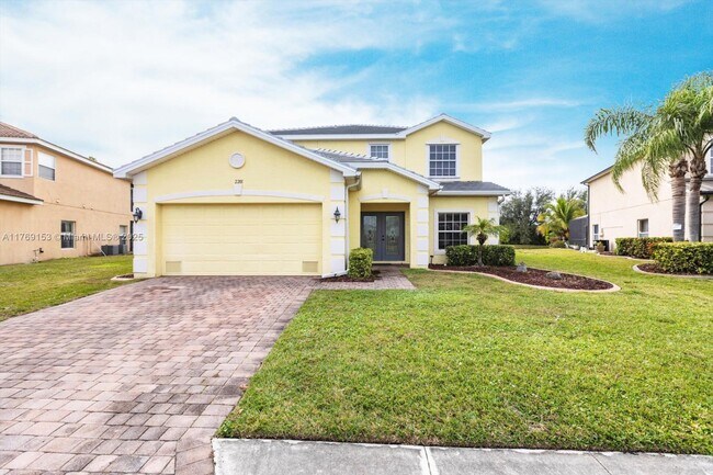 2201 Cape Heather Cir in Cape Coral, FL - Building Photo - Building Photo