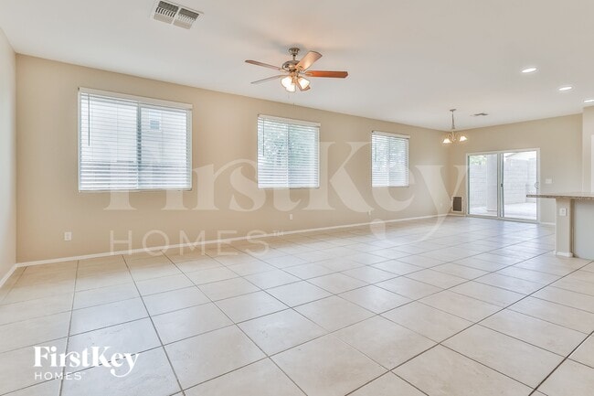 11734 W Chase Ln in Avondale, AZ - Foto de edificio - Building Photo