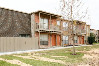 Alta Vista Townhomes in Pasadena, TX - Building Photo - Building Photo