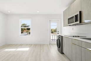 5909 S Dixie Hwy in West Palm Beach, FL - Building Photo