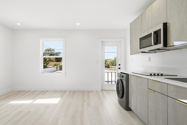 5909 S Dixie Hwy in West Palm Beach, FL - Building Photo - Building Photo