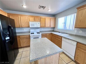 8005 Twain Harte St in Las Vegas, NV - Building Photo - Building Photo