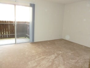 15001 Condon Ave in Lawndale, CA - Foto de edificio - Building Photo