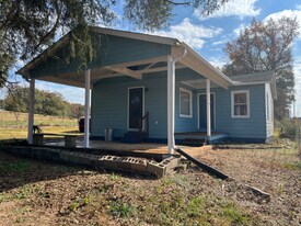 2910 Hartwell Hwy in Dewy Rose, GA - Building Photo