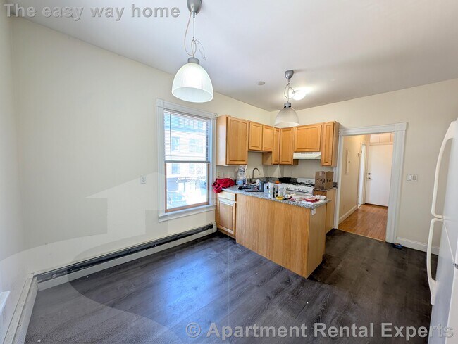 392 Washington St, Unit #2 in Somerville, MA - Building Photo - Building Photo