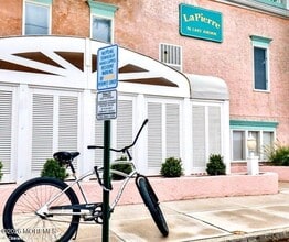 16 Lake Ave in Ocean Grove, NJ - Building Photo - Building Photo