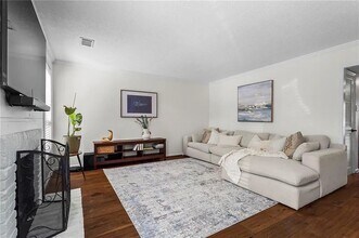 1028 Riverbend Club Dr SE in Atlanta, GA - Building Photo - Building Photo