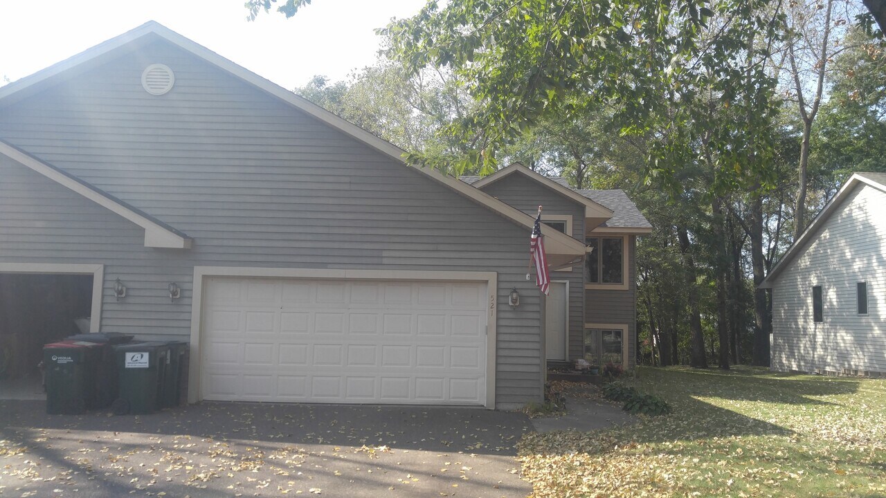 521 4th St N in Hudson, WI - Building Photo