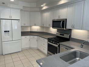 8613 Via Mallorca in San Diego, CA - Building Photo - Building Photo