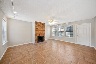 7711 Callaghan Rd in San Antonio, TX - Building Photo - Building Photo