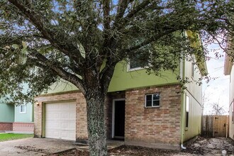 4963 S Cancun in Houston, TX - Foto de edificio - Building Photo