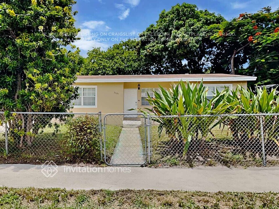 3421 NW 1st St in Fort Lauderdale, FL - Building Photo