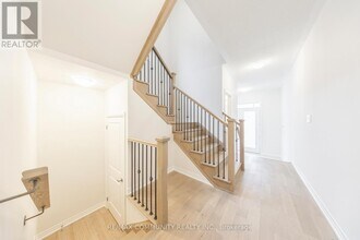 1811 Narcissus Gdns in Pickering, ON - Building Photo - Building Photo