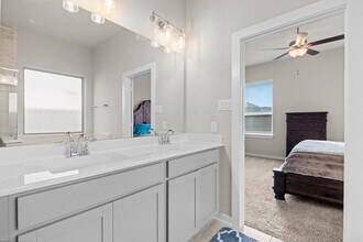 27205 Dripping Ledge Ct in Magnolia, TX - Building Photo - Building Photo