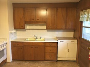 129 W Blythe Cir in Hendersonville, NC - Foto de edificio - Building Photo