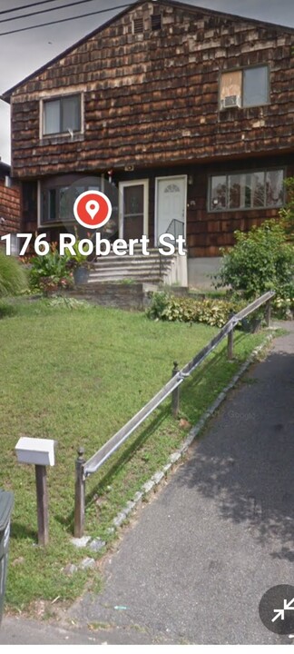 176 Robert St in Bridgeport, CT - Building Photo