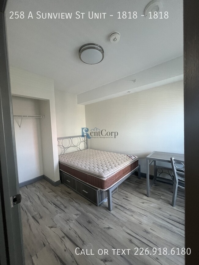 258A Sunview St in Waterloo, ON - Building Photo - Building Photo