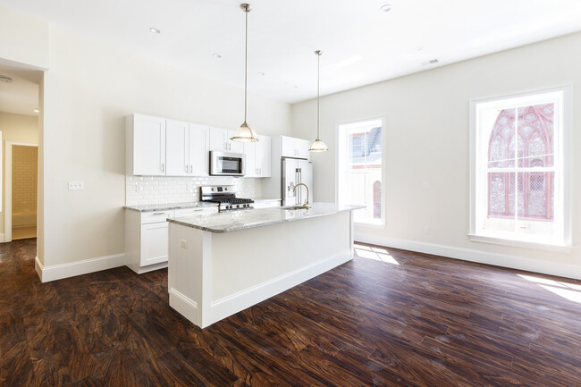 1920 Washington St, Unit 4