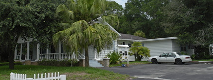 708 NW 10th Ave in Gainesville, FL - Foto de edificio - Other