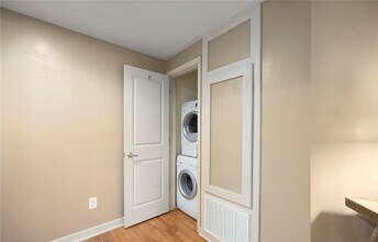 200 E 43rd St in Kansas City, MO - Building Photo - Building Photo