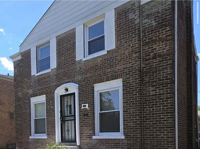 property at 10118 S Luella Ave