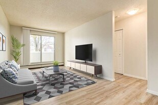 Delton Place in Edmonton, AB - Building Photo