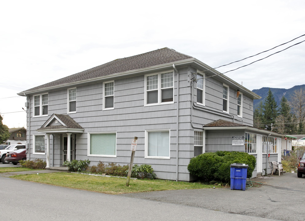 311 2nd Ave. West in North Bend, WA - Foto de edificio