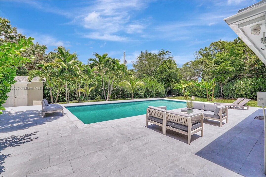 1581 NE 131st Rd in North Miami, FL - Building Photo