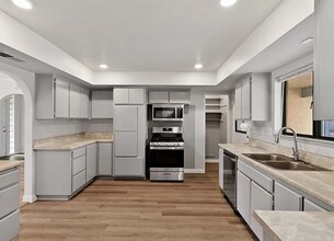 14000 Iroquois Rd in Apple Valley, CA - Building Photo - Building Photo