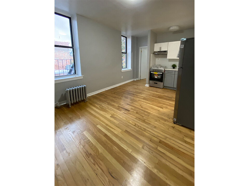 81 W 127th St, Unit 1B in New York, NY - Building Photo