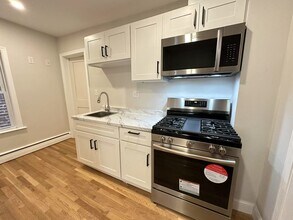 164 5th St, Unit 1 in Cambridge, MA - Building Photo - Building Photo