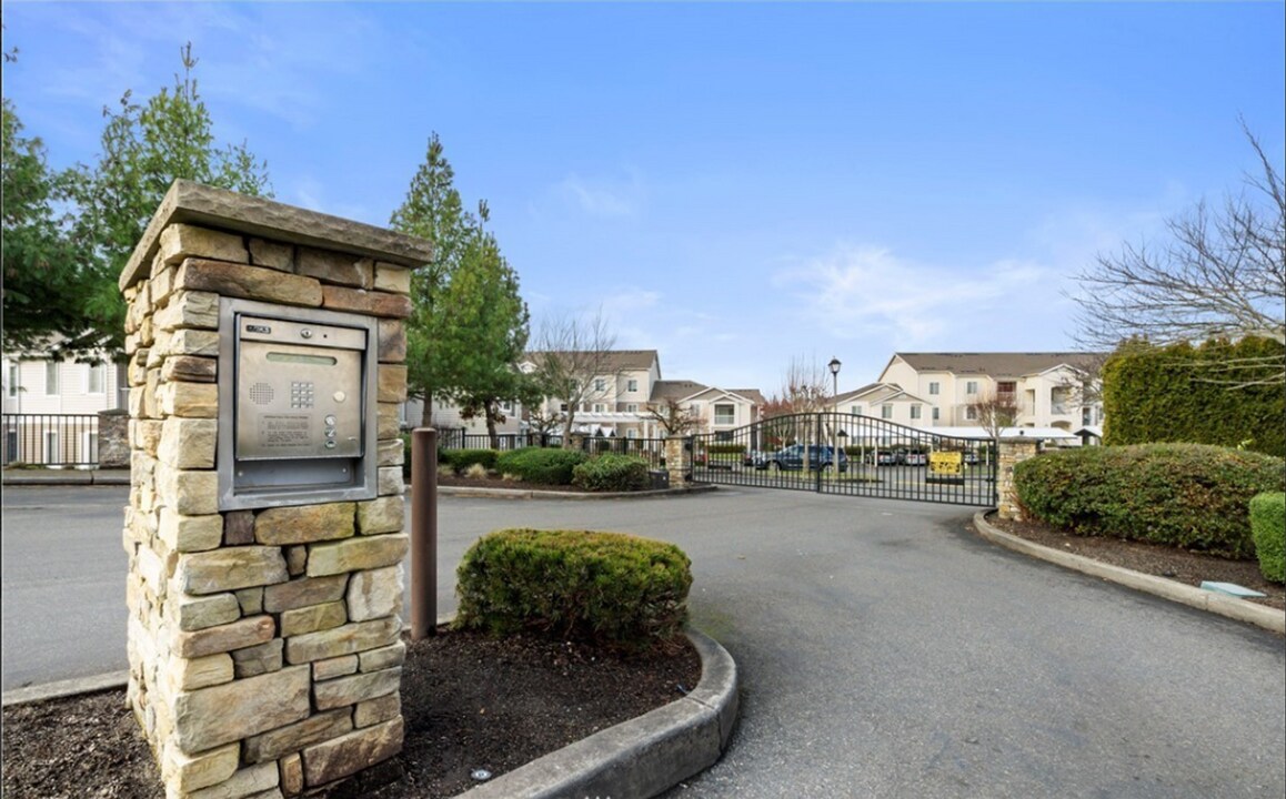 10109 186th St E in Puyallup, WA - Building Photo