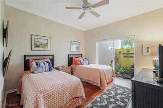 8471 Abbington Cir in Naples, FL - Foto de edificio - Building Photo