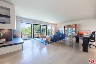 1860 Lucile Ave in Los Angeles, CA - Building Photo - Building Photo