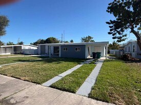 9240 Nautilus Dr in Cutler Bay, FL - Building Photo