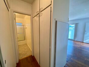 239 Windward Ave, Unit 1 in Los Angeles, CA - Building Photo - Building Photo