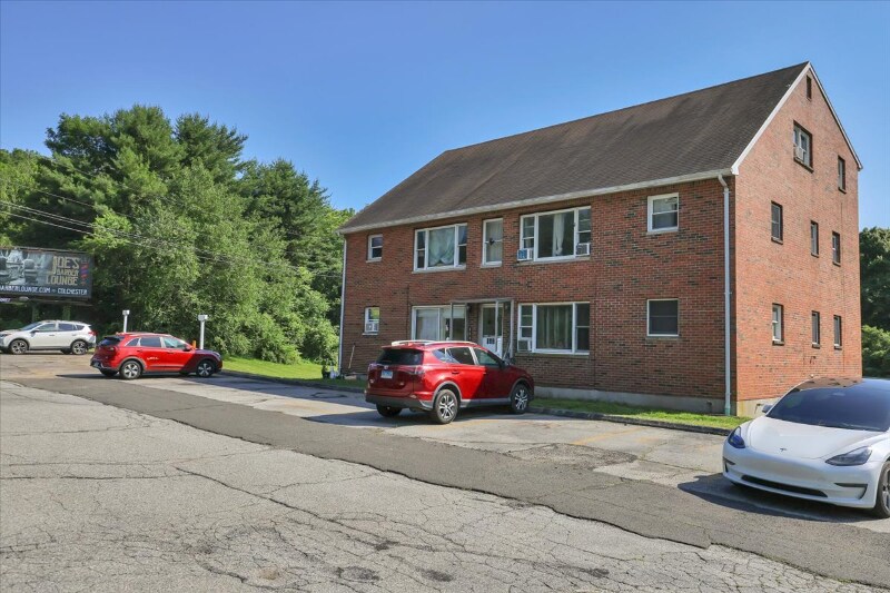 1580 Hartford-New London Turnpike in Montville, CT - Building Photo