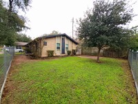 3713 Menchaca Rd, Unit A in Austin, TX - Building Photo - Building Photo