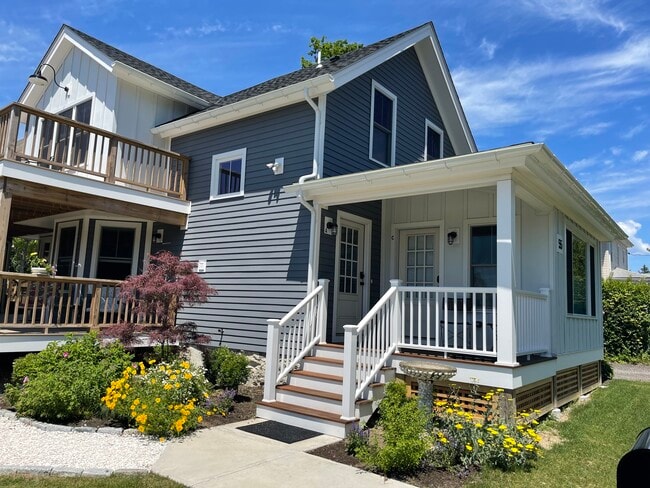 55 North Rd, Unit Unit C in Jamestown, RI - Foto de edificio - Building Photo