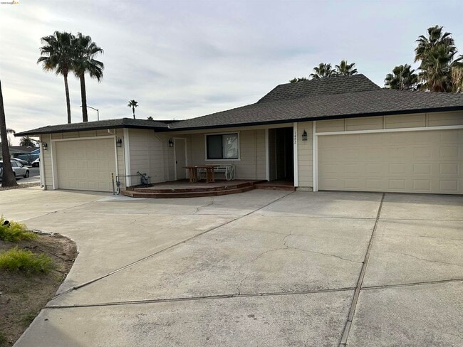 property at 1472 Willow Lake Rd