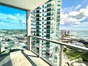 888 Biscayne Blvd in Miami, FL - Building Photo - Building Photo
