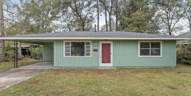 property at 805 E Illinois St