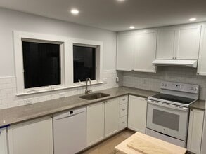 112 Telegraph Road, Unit B in Dennisport, MA - Building Photo - Building Photo