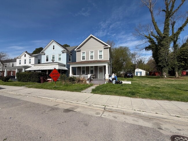 1315 Poindexter St in Chesapeake, VA - Foto de edificio - Building Photo