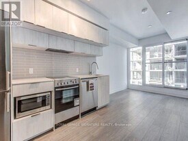 181 Dundas St E in Toronto, ON - Building Photo