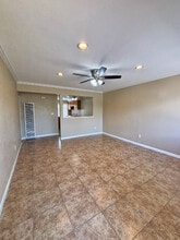 7601 Wyoming St in Westminster, CA - Foto de edificio - Building Photo