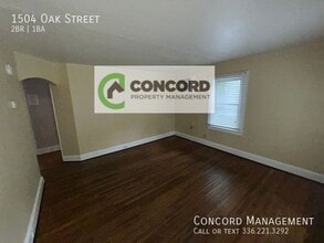 1504 Oak St in Greensboro, NC - Foto de edificio - Building Photo