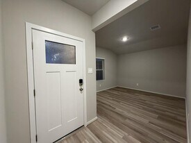 7722 Beaufort Ln in Mont Belvieu, TX - Building Photo