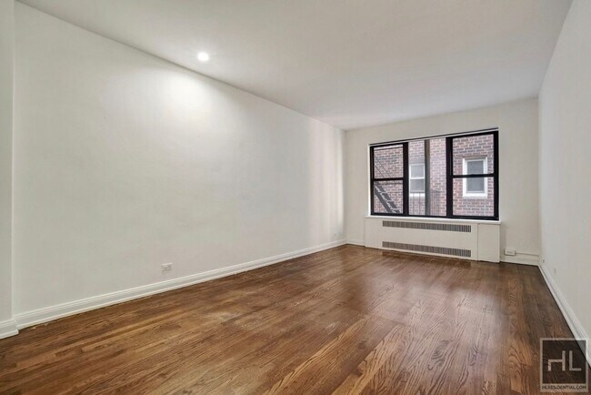 EAST 55 STREET in New York, NY - Building Photo - Building Photo